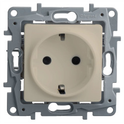 LEGRAND 672331 Модуль розетки 2К+З со шторками, 10AX, автоматические зажимы, немецкий стандарт, слоновая кость, ETIKA