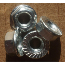 ГМ8СБ Гайка М8 со стопорным буртиком 