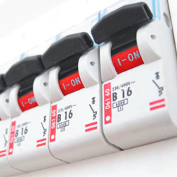 Автоматический выключатель Legrand DX3, 4,5 модуль, D класс, 3P, 100А, 25кА, арт. 409841