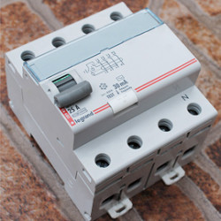 Устройство защитного отключения Legrand TX3, 4 модуль, AC класс, 4Р, 25А/30мА (403008)