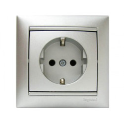 Розетка электрическая Legrand Valena, 2к+З, 16А, 58x51, цвет: блестящий алюминий, рамка