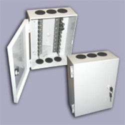 MFX-4CI-4100K Шкаф настенный с дверцей для 1-10 плинтов (10-100 пар)KRONE c ключем (275х205х115мм)